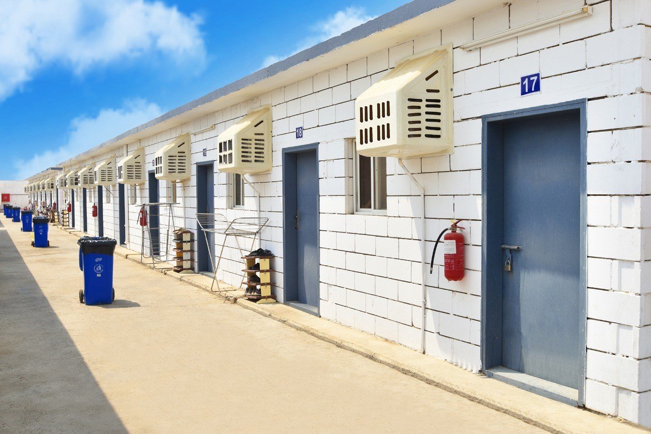 صفوف الوحدات السكنية في كامبات الحمدانية بجدة